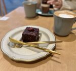 日本橋のbean to bar。濃厚チョコレートケーキとカフェラテ ｜ green bean to bar CHOCOLATE