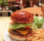 「人生における無駄で優雅なもの、全部」。ブルーノートが手がける新宿三丁目「ブルックリンパーラー」の贅沢なカフェ空間 | Elegant Cafe Time at Brooklyn Parlor Shinjuku