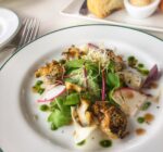 ソラマチ30階の絶景を眺めながら。ワインが進む絶品フレンチと、BRASSERIE AUX AMIS(ブラッスリーオザミ)ソラマチ店の贅沢ランチコース | Dining with a View. French Bistro Lunch at Brasserie Aux Amis Solamachi