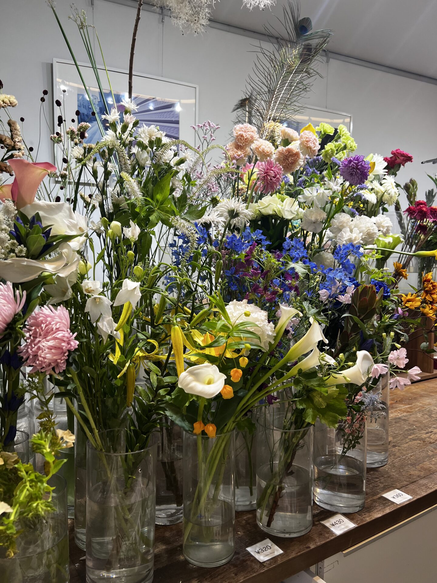 DILIGENCE PARLOUR 表参道 店内 1本ずつ選べるお花