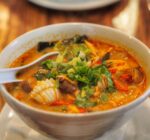 本気度がわかるトムヤムクン。生粋のタイ料理好きも納得の味 カフィアライム 原宿