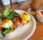 【閉店】六本木「ローダーデール」で、優雅なエッグベネディクト・ブランチ。