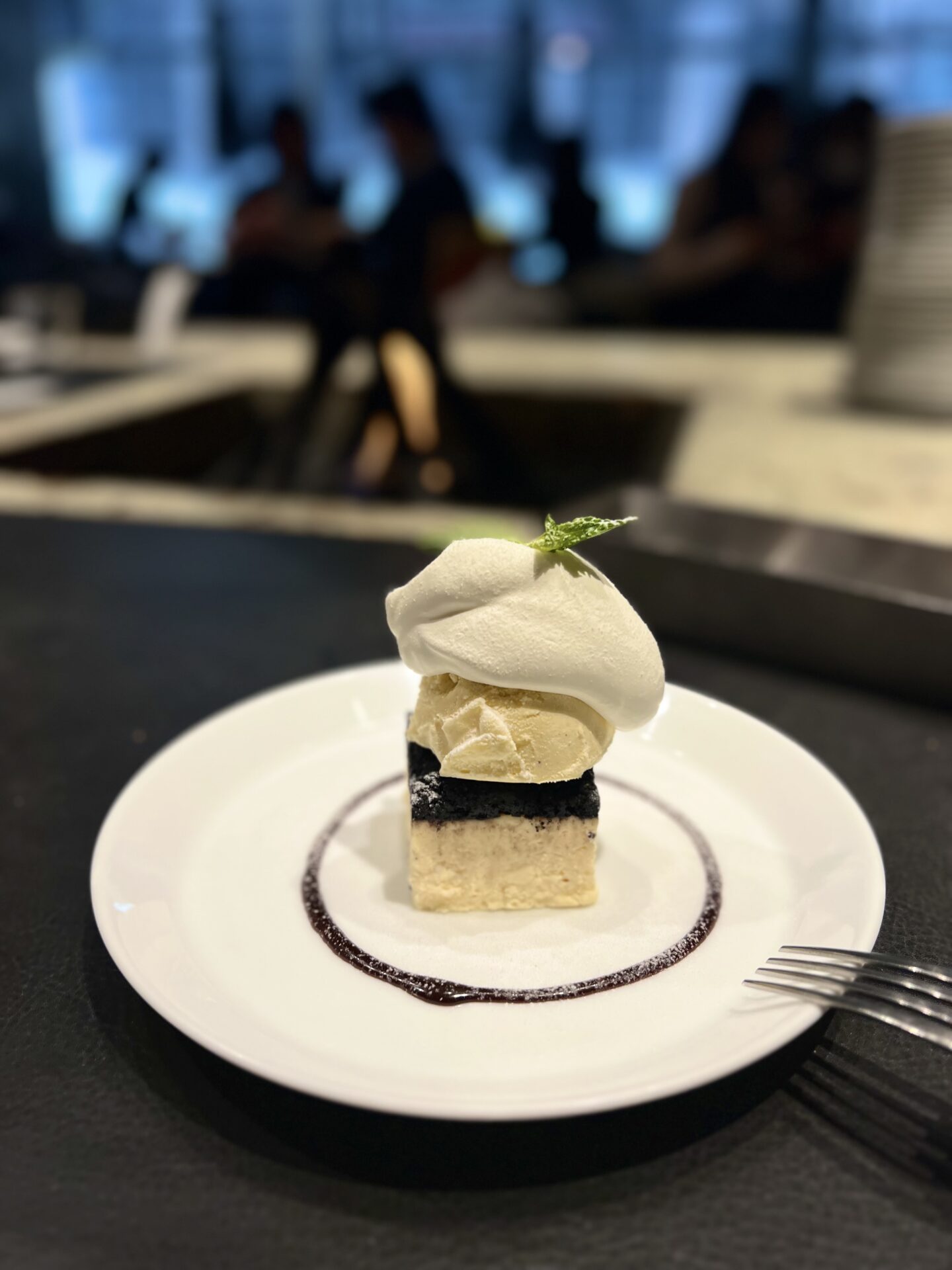MERCER CAFE DANRO 恵比寿 アイスとクリームをのせたデザート