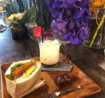 お花屋さんのカフェでいただく旬の野菜サンドイッチ On flowers cafe 東中野