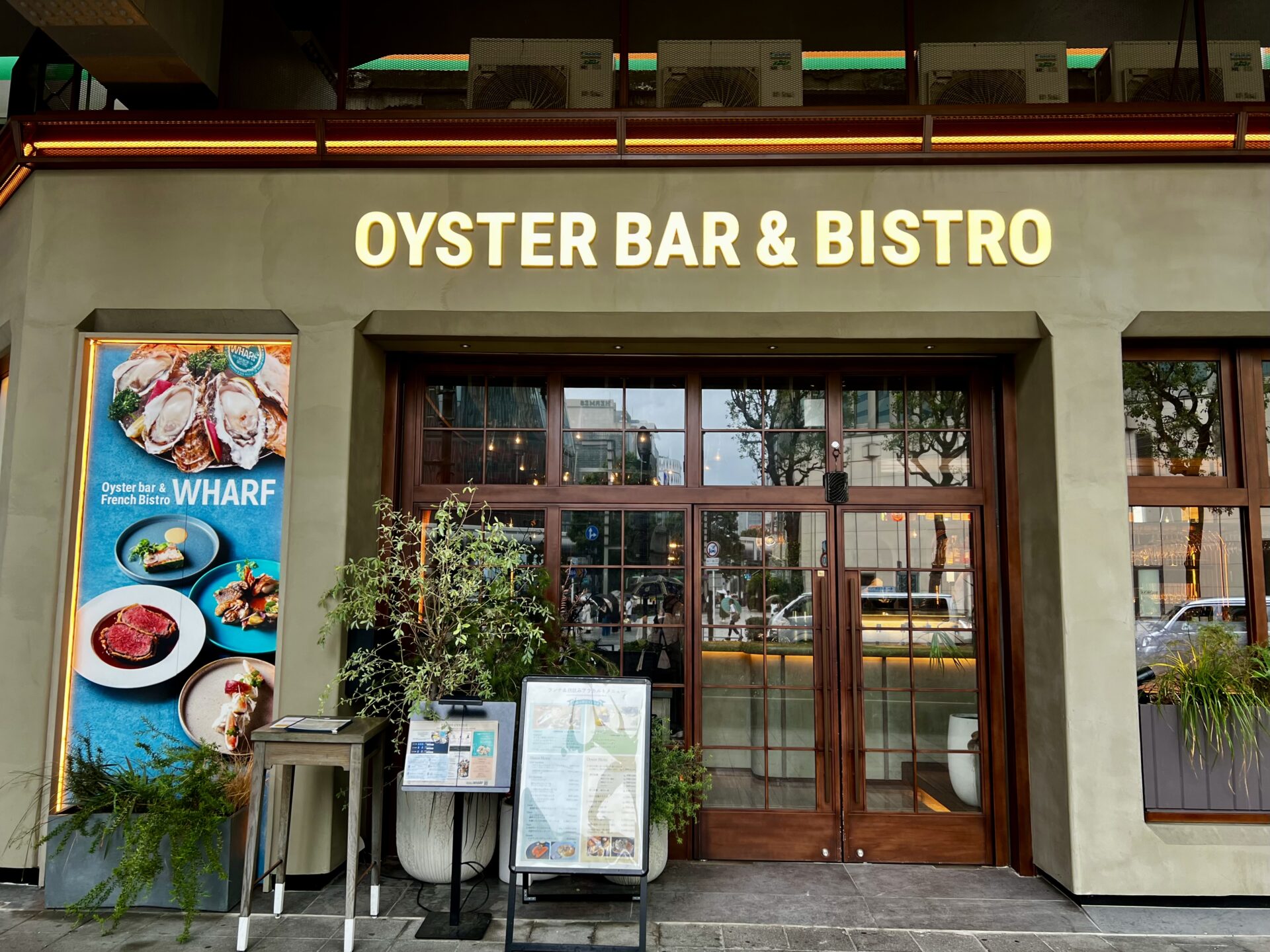 有楽町 Oyster bar & Bistro Wharf の店内