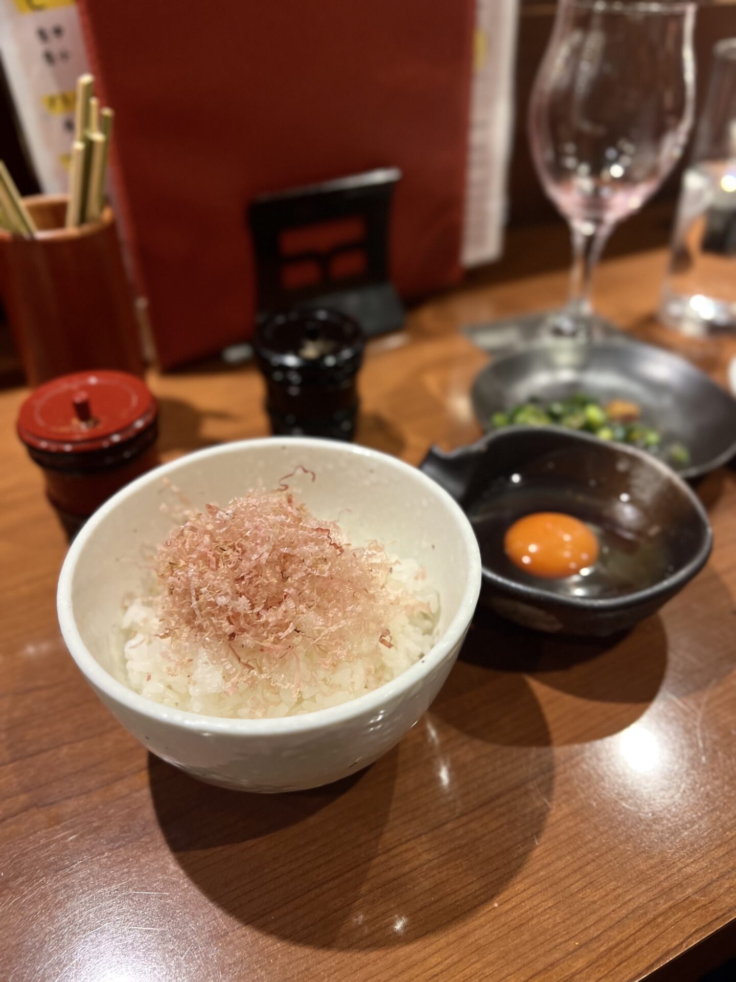 花かつおと生卵の卵かけごはん